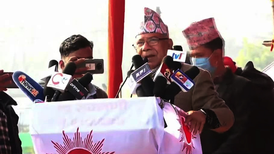 माधवकुमार नेपालले केपी शर्मा ओलीको पतन निश्चित भएको टिप्पणी गरेका छन् ।