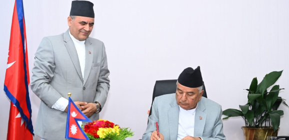 राष्ट्रपति रामचन्द्र पौडेलले नेपाल विशेष सेवा ऐन २०४२ लाई संशोधन गर्न बनेको अध्यादेश जारी गरेका छन् ।